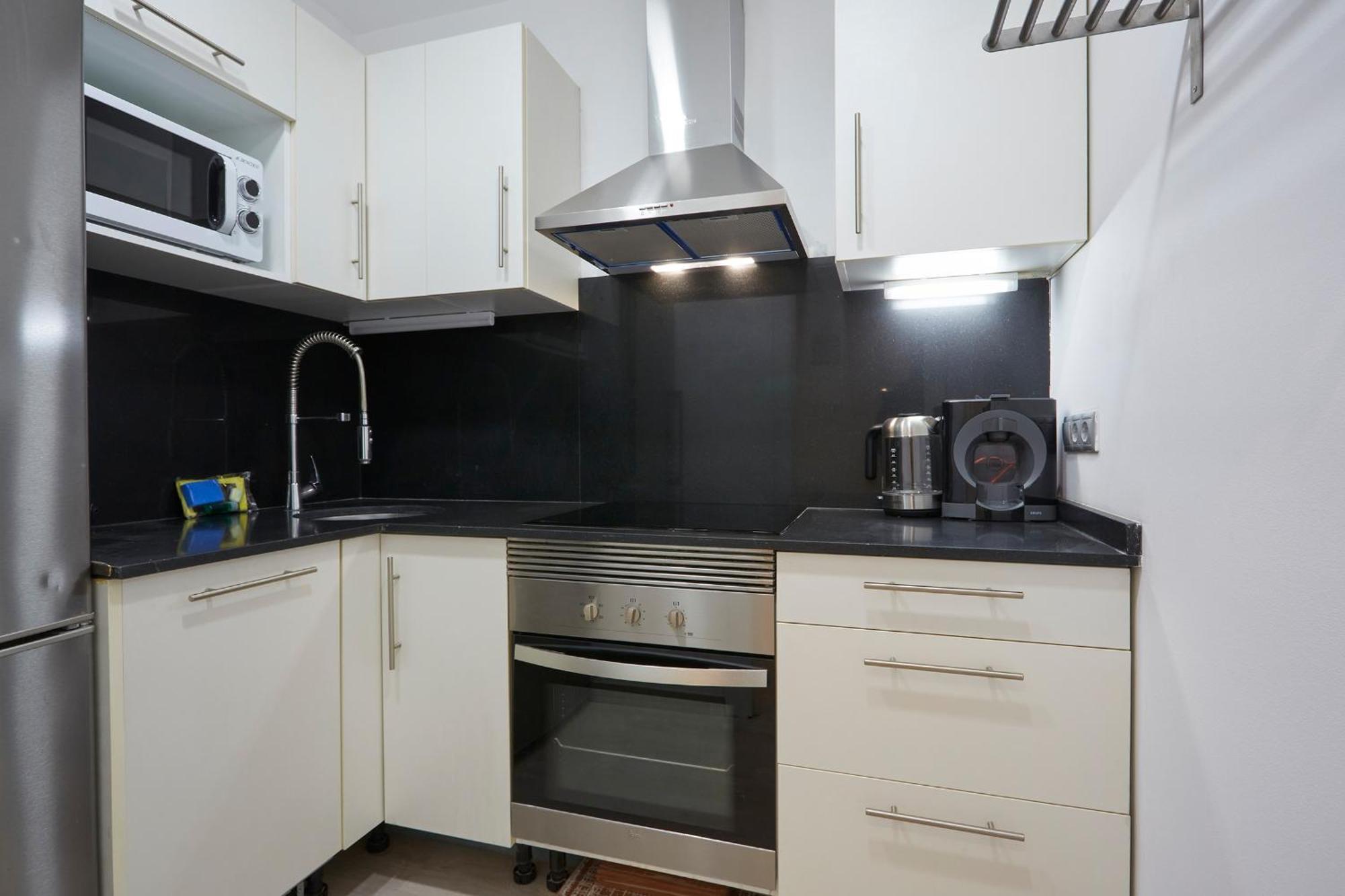 One Bedroom Flat Close To Beach Apartment *